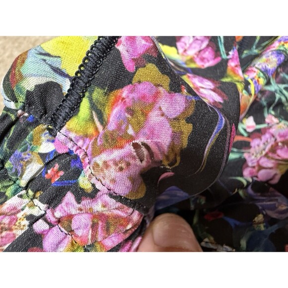 Size 6 (Small) Lululemon Shorts Floral Print Mesh Detail (Flaw, See Pics) - Picture 8 of 8